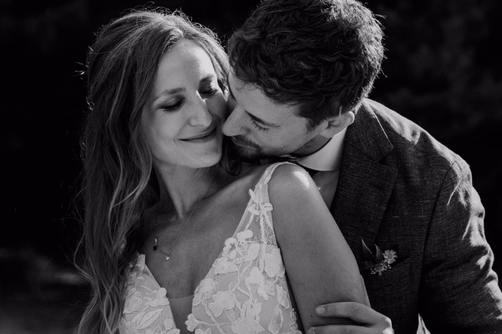 Hochzeitsfotograf-Hannover-Wedemark-inniges-Brautpaar